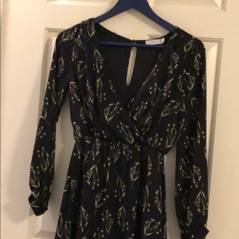 Floral mini long sleeved dress!